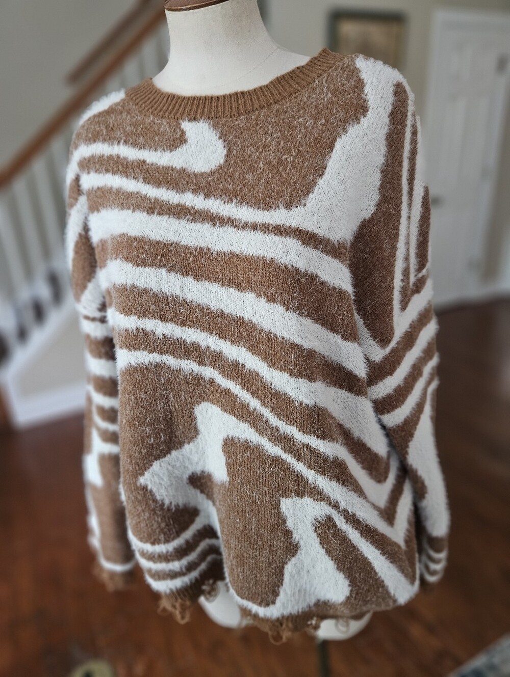 Originality Oversized Distressed Abstract Sweater Large